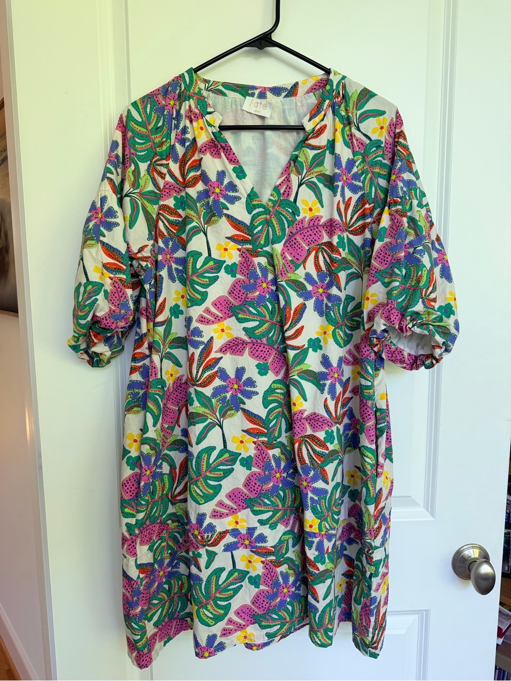 Fate Floral Patterned Dress Featuring Pockets and Lining Women’s Size Large